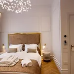 Отель The Crown Boutique &