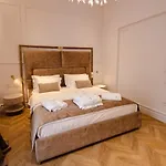 The Crown Boutique & 4* Тирана