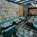 Отель The Crown Boutique & Тирана