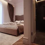 The Crown Boutique & Тирана