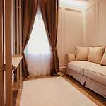 The Crown Boutique & Отель