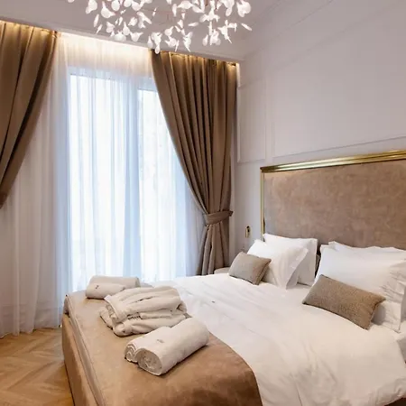 ホテル The Crown Boutique & 4*