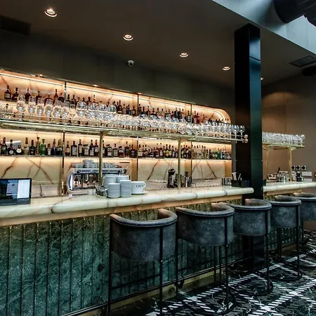 The Crown Boutique & ホテル