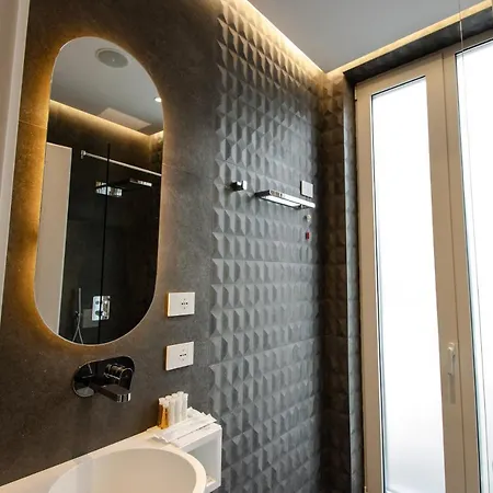 The Crown Boutique & 4* ティラナ