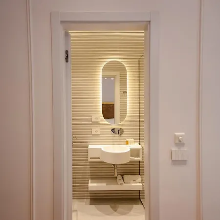 ホテル The Crown Boutique & ティラナ