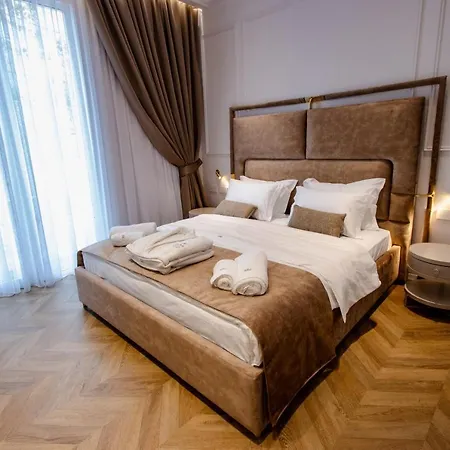 The Crown Boutique & ホテル 4*