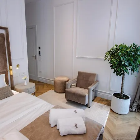 ホテル The Crown Boutique & ティラナ