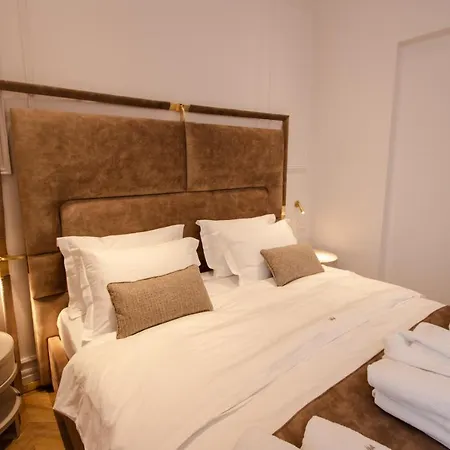 The Crown Boutique & ホテル