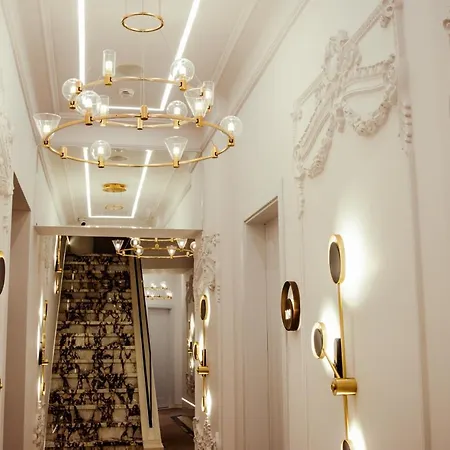 The Crown Boutique & ホテル ティラナ