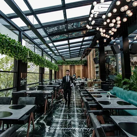 ホテル The Crown Boutique & ティラナ