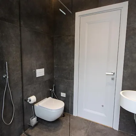 ホテル The Crown Boutique & 4*