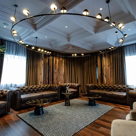 The Crown Boutique & ホテル 4*