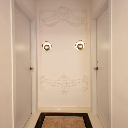 The Crown Boutique & ホテル