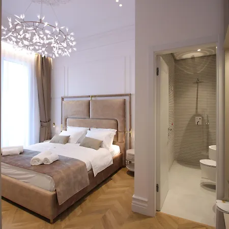 The Crown Boutique & ホテル