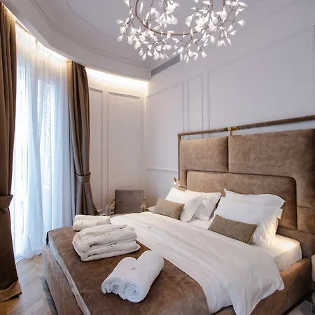 The Crown Boutique & ホテル