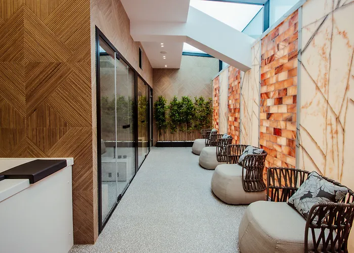 The Crown Boutique & 4* Tirana