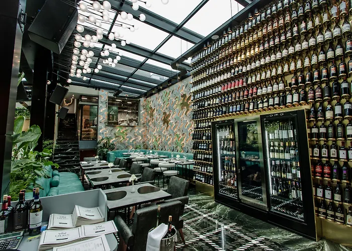 The Crown Boutique & 4* Tirana