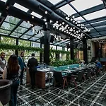 Hotel The Crown Boutique & 4*