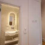 Hotel The Crown Boutique & 4*