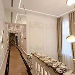 The Crown Boutique & 4* Tirana