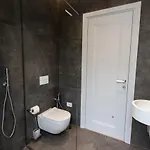 Hotel The Crown Boutique & 4*