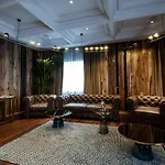 Hotel The Crown Boutique &