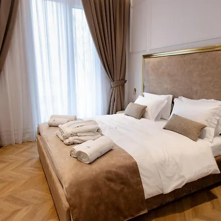 The Crown Boutique & מלון 4*