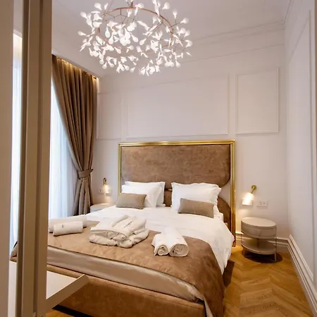 The Crown Boutique & 4* Tirana