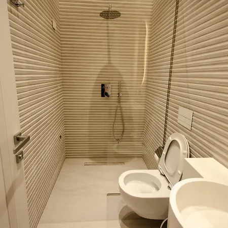 The Crown Boutique & מלון 4*