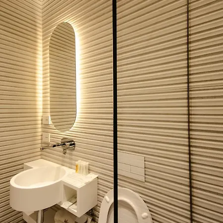 The Crown Boutique & ホテル 4*