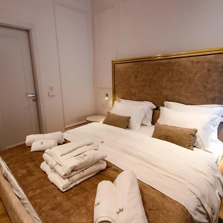 The Crown Boutique & ホテル