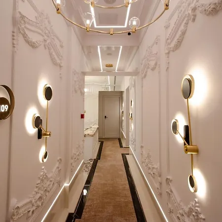 ホテル The Crown Boutique & ティラナ