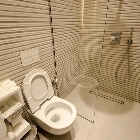 ホテル The Crown Boutique & ティラナ