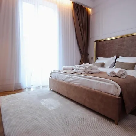 The Crown Boutique & מלון 4*