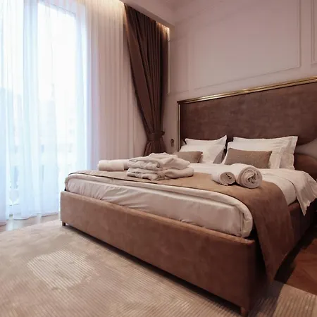 מלון The Crown Boutique & 4*
