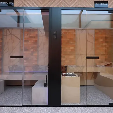 The Crown Boutique & ホテル