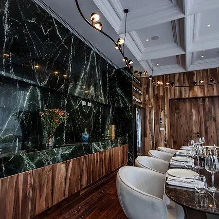 The Crown Boutique & ホテル 4*