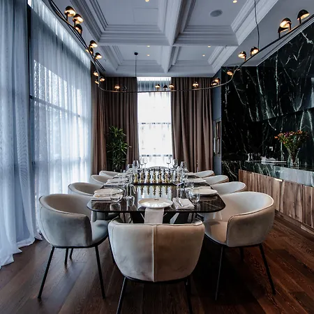 The Crown Boutique & ホテル