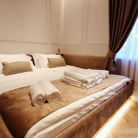 The Crown Boutique & מלון 4*