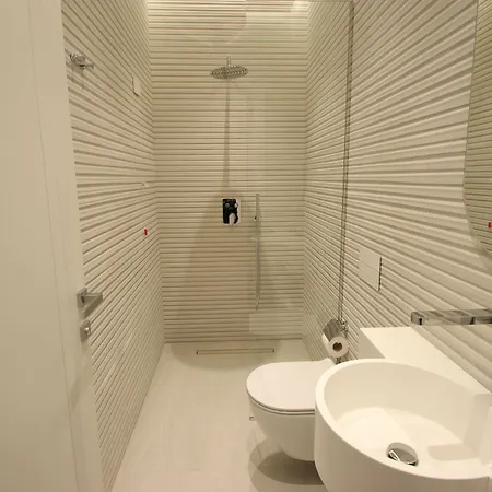 The Crown Boutique & ホテル ティラナ