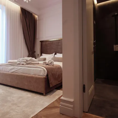 Hotel The Crown Boutique & Tirana