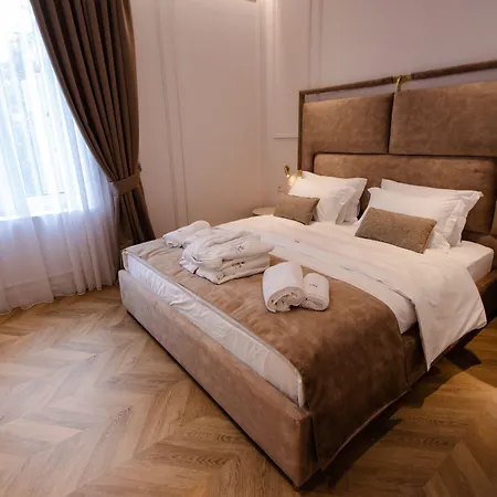 Hotel The Crown Boutique & Tirana