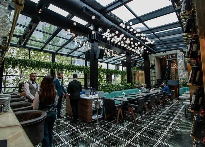 Hotel The Crown Boutique & 4*