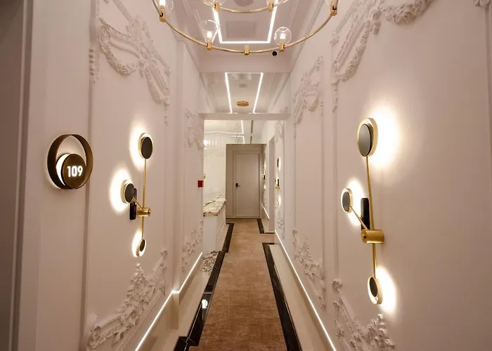 Hotel The Crown Boutique & Tirana