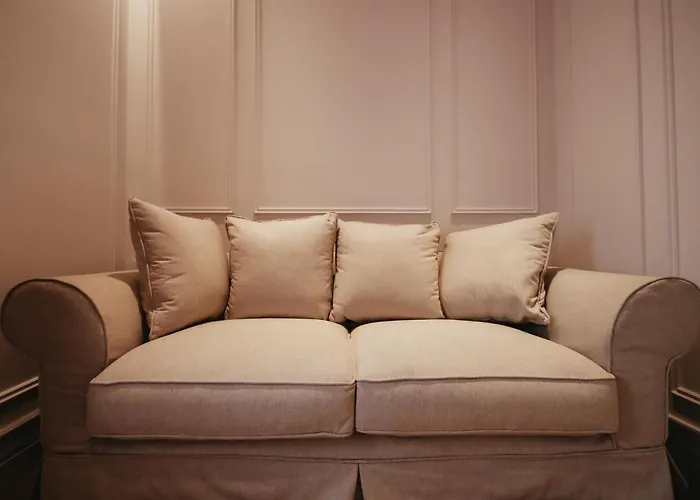 Hotel The Crown Boutique & Tirana