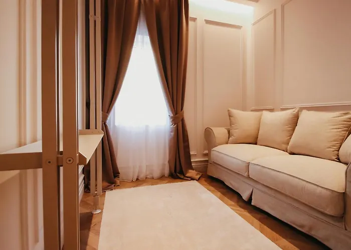 Hotel The Crown Boutique & Tirana