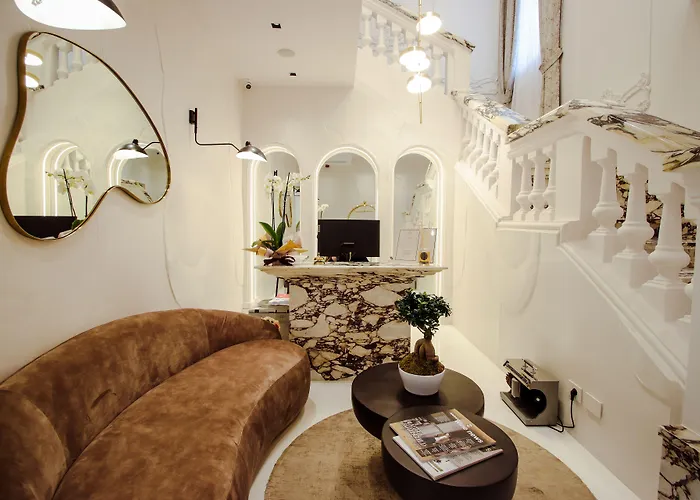 The Crown Boutique & Tirana